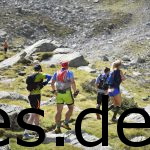 Ein Blick von hinten: Joschua, Juliane, Dominik und ich auf dem Weg zur VP 3. Fotografiert von Sportograf