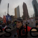 Ein Seflie auf dem Postdamer Platz. 38 Km sind gelaufen. Nur noch 4 bis ins Ziel. (Copyright: Daniel Katzberg)